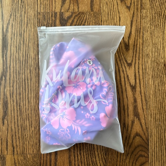Kulani Kinis Cheeky one piece NWT swimsuit purple pink hibiscus flora Size S - Picture 7 of 9